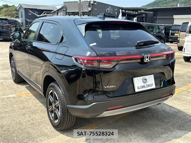 Honda VEZEL 2025-09 8629517-13