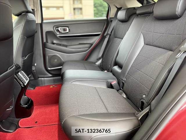 Honda VEZEL 2024-04 7880270-17