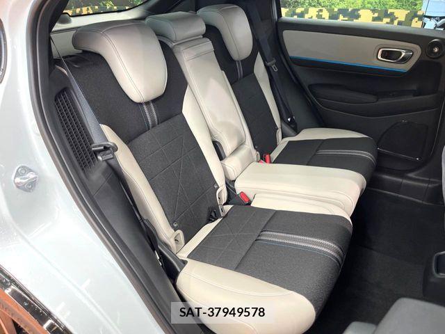 Honda VEZEL 2026-05 8102436-11