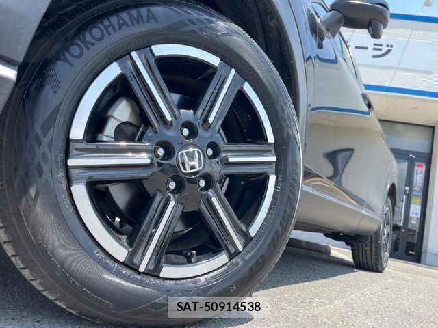 Honda VEZEL 2021-05 8210852-14