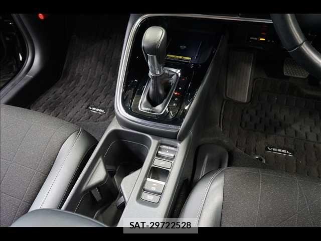 Honda VEZEL 2022-01 8317846-11