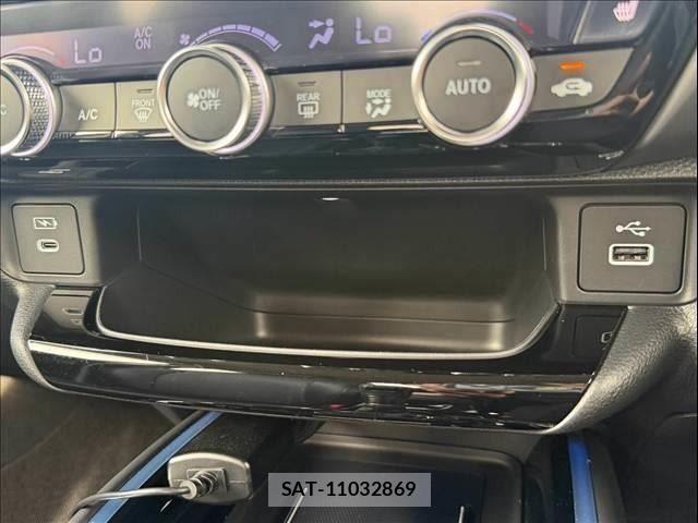 Honda VEZEL 2025-09 8882767-17
