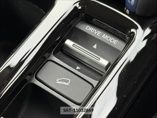 Honda VEZEL 2025-09 8882767-25