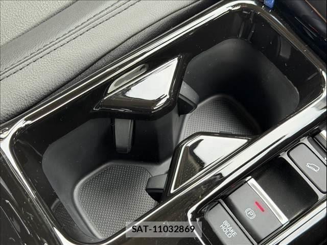Honda VEZEL 2025-09 8882767-26