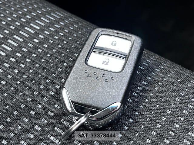 Honda VEZEL 2018-01 4111952-25