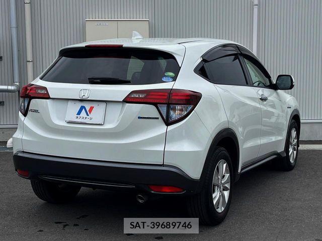 Honda VEZEL 2017-06 7061209-16