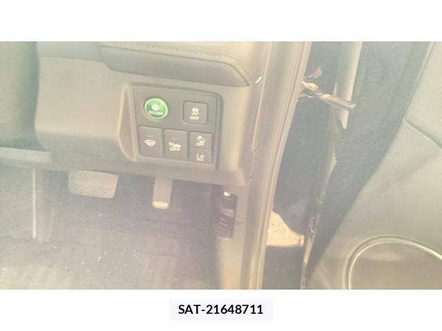Honda VEZEL 2018-03 7252729-10