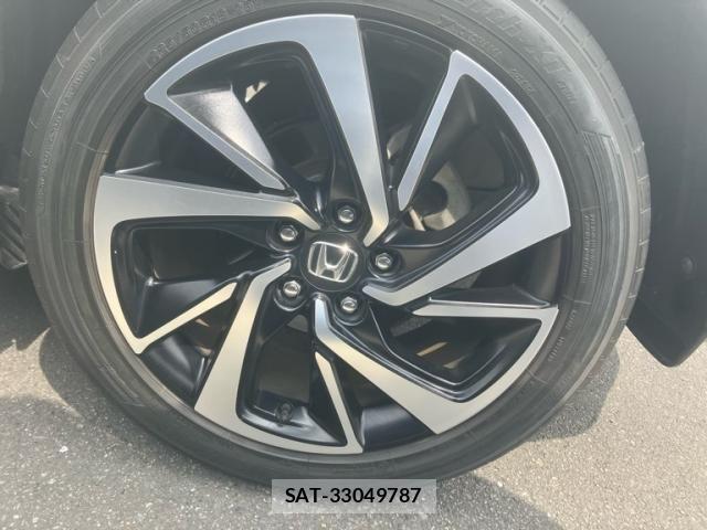 Honda VEZEL 2018-02 7330943-9