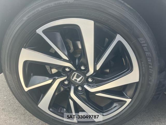 Honda VEZEL 2018-02 7330943-8