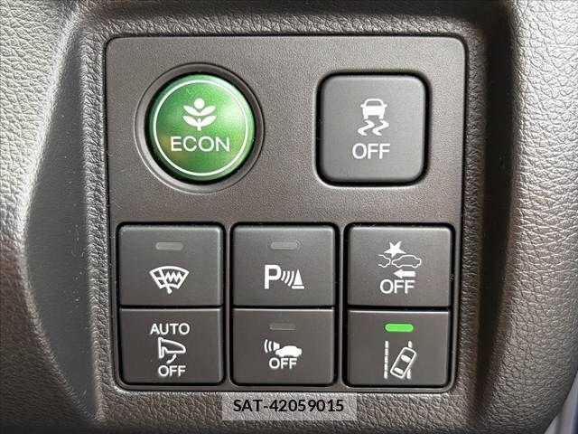 Honda VEZEL 2017-06 7330944-5