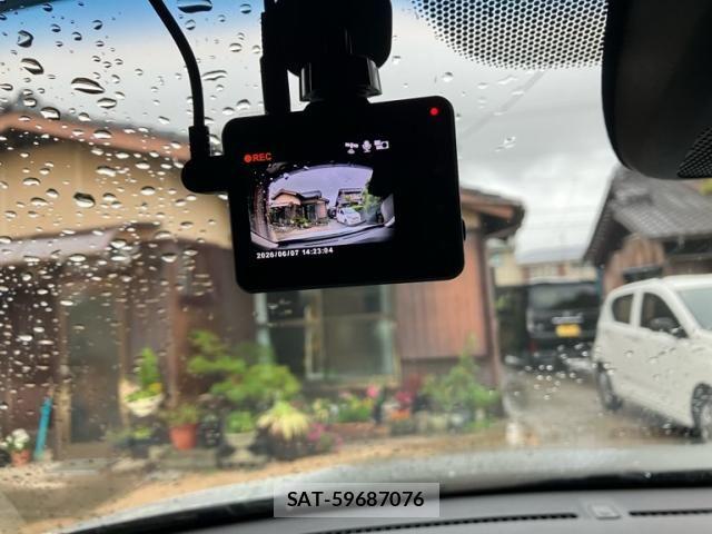 Honda VEZEL 2017-01 7458645-27