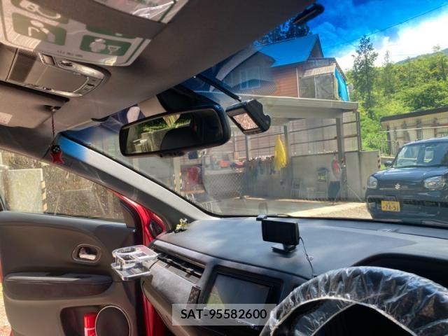 Honda VEZEL 2016-06 8038990-11