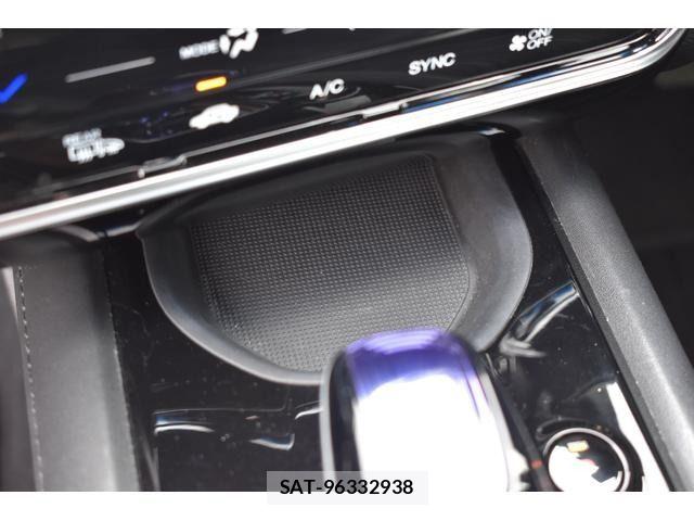 Honda VEZEL 2016-03 8102489-9
