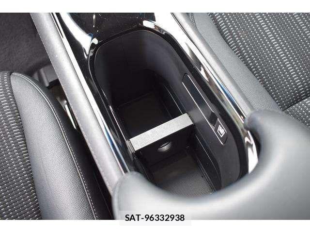 Honda VEZEL 2016-03 8102489-11