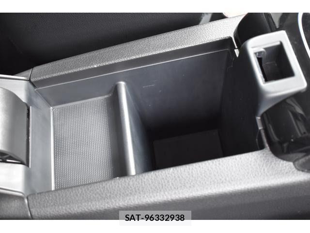 Honda VEZEL 2016-03 8102489-12