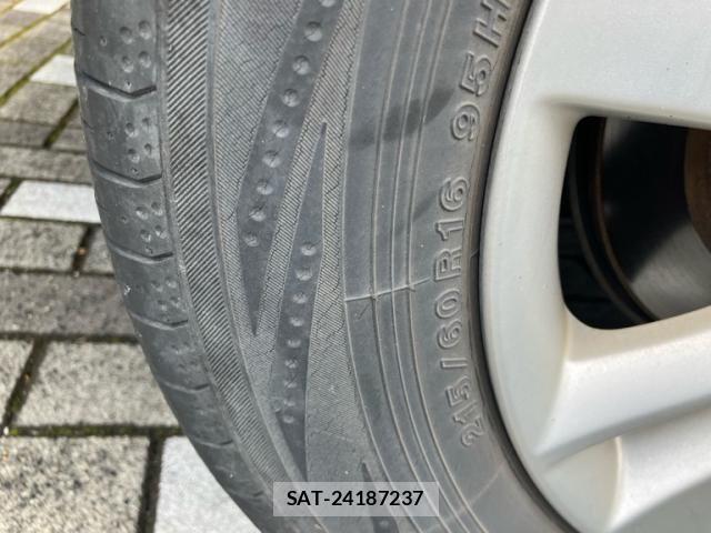 Honda VEZEL 2014-02 8102494-4