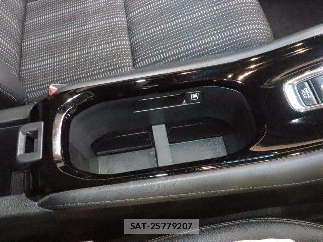 Honda VEZEL 2014-03 8102486-21