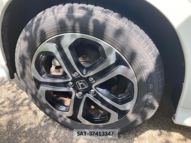 Honda VEZEL 2018-03 8132846-11