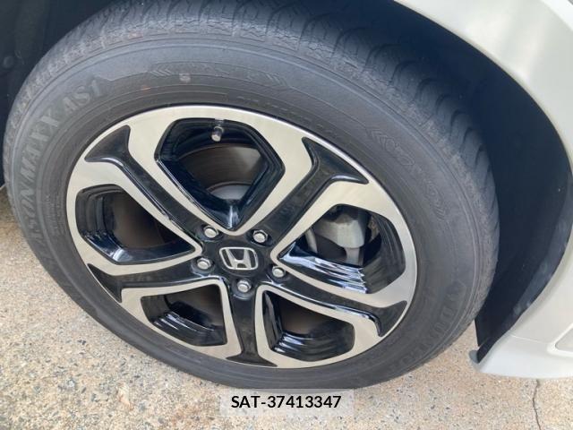Honda VEZEL 2018-03 8132846-14