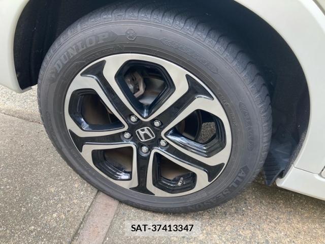 Honda VEZEL 2018-03 8132846-15