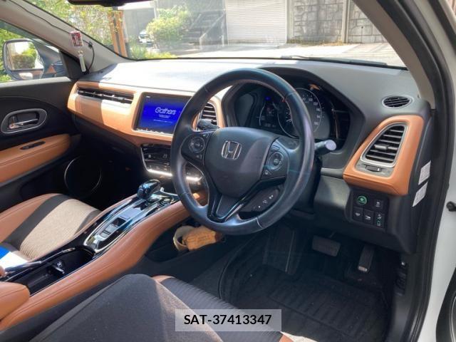 Honda VEZEL 2018-03 8132846-17