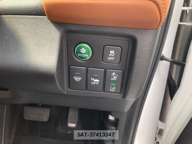 Honda VEZEL 2018-03 8132846-18
