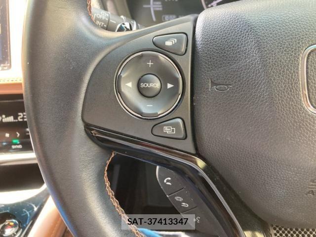 Honda VEZEL 2018-03 8132846-20