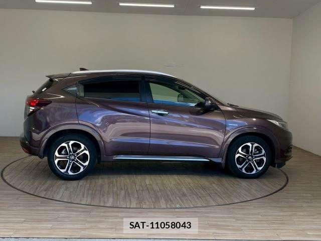 Honda VEZEL 2018-04 8146944-16