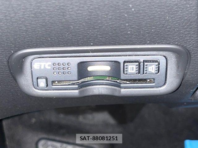 Honda VEZEL 2017-06 8146939-6