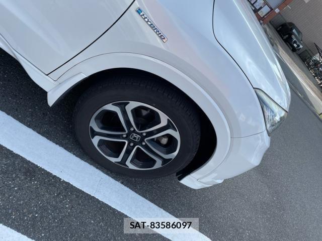 Honda VEZEL 2015-03 8232276-15