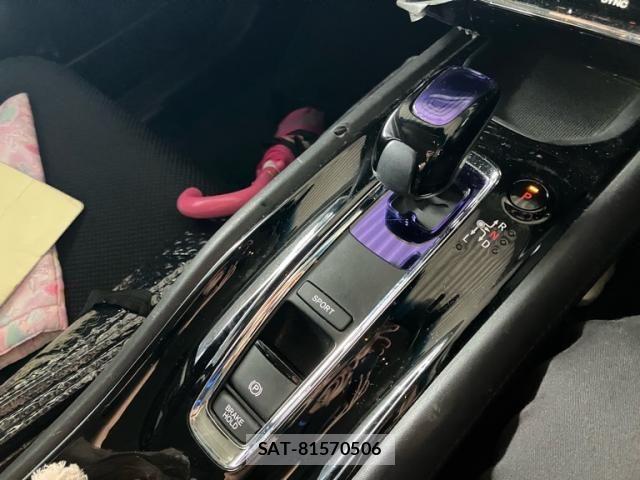 Honda VEZEL 2018-01 8232273-18