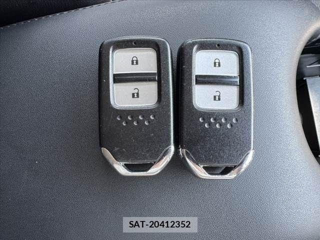 Honda VEZEL 2017-11 8247061-6