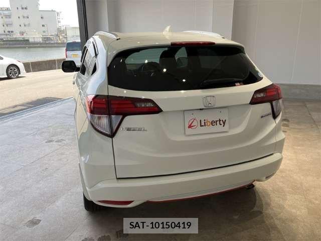 Honda VEZEL 2018-03 8369590-17
