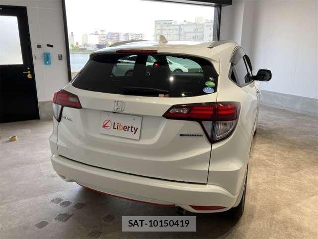 Honda VEZEL 2018-03 8369590-19