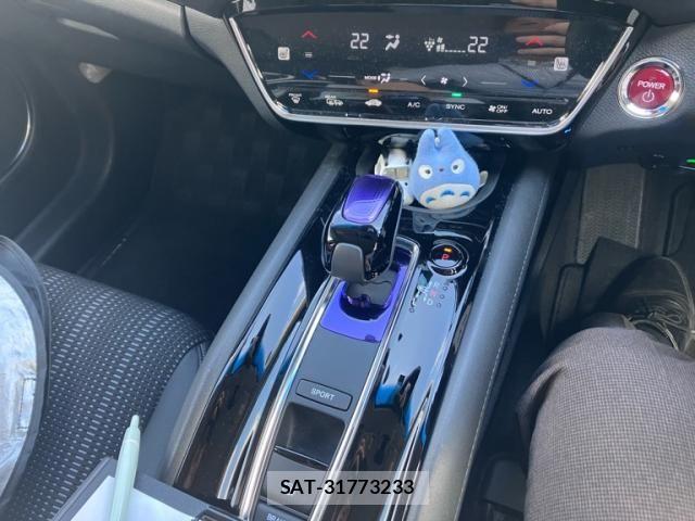 Honda VEZEL 2018-01 8369589-17