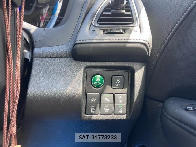 Honda VEZEL 2018-01 8369589-18