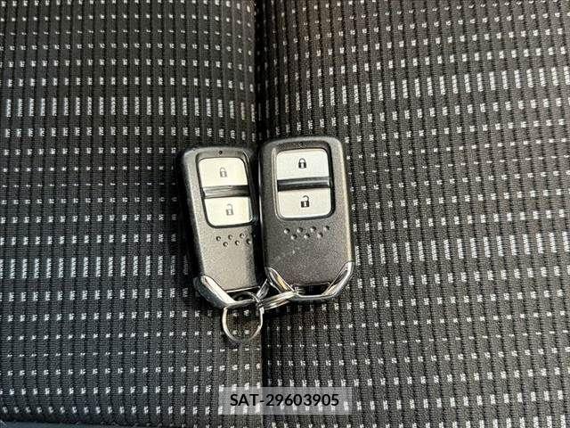 Honda VEZEL 2014-08 8415672-6
