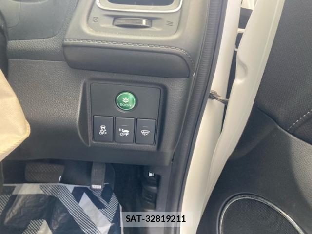 Honda VEZEL 2016-03 8528021-12