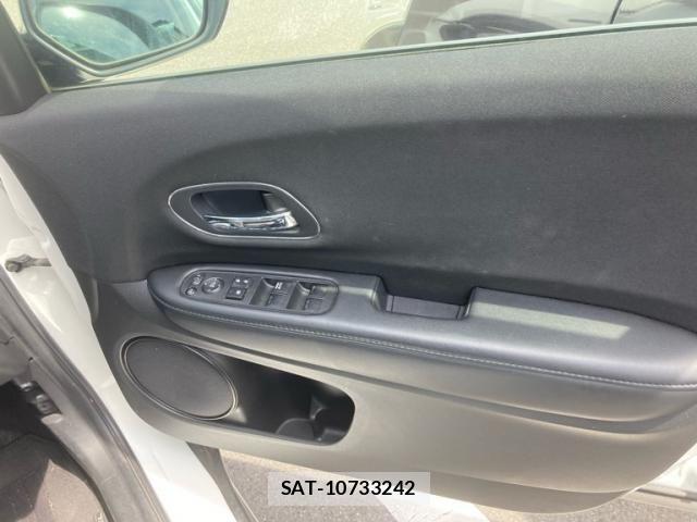Honda VEZEL 2016-04 8629558-12