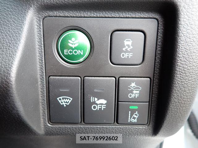 Honda VEZEL 2018-03 8629541-17