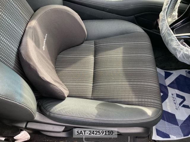Honda VEZEL 2018-03 8797842-17