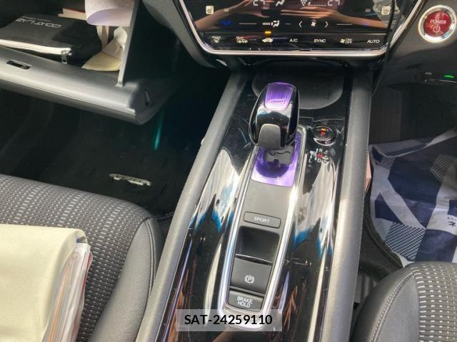Honda VEZEL 2018-03 8797842-19