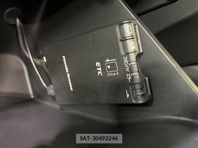 Honda VEZEL 2015-05 8797844-6