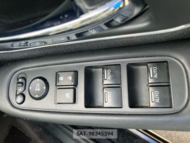 Honda VEZEL 2014-06 8832335-14