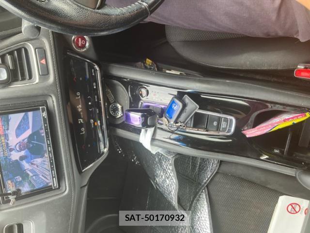 Honda VEZEL 2016-12 8832333-16