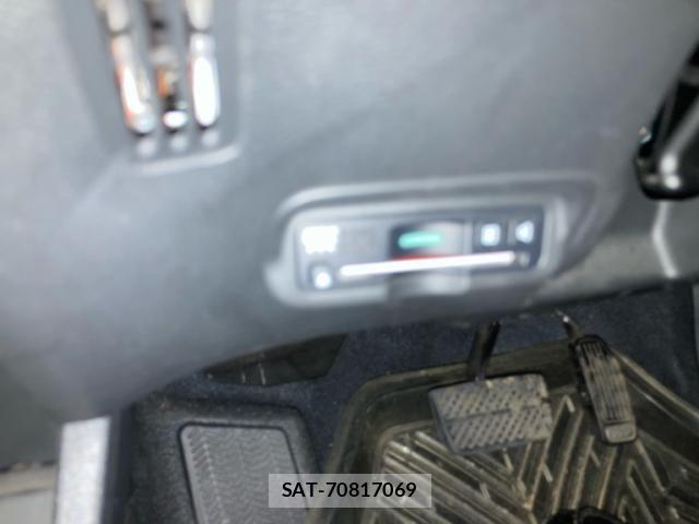 Honda VEZEL 2019-03 8882798-12