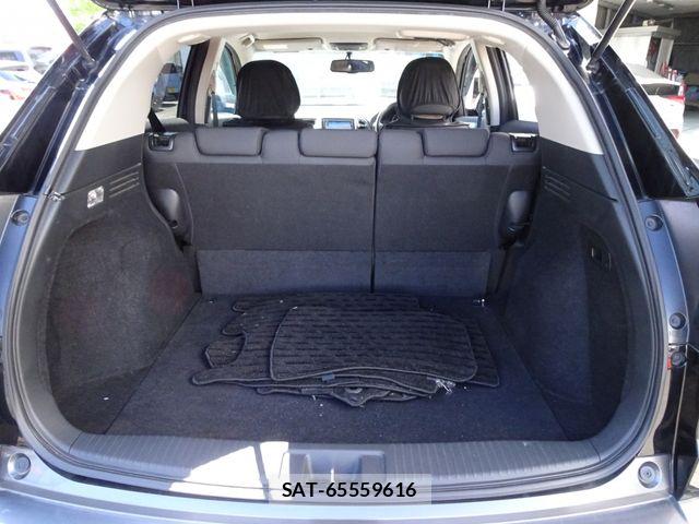 Honda VEZEL 2018-06 8884549-17