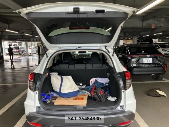 Honda VEZEL 2018-07 8076047-10