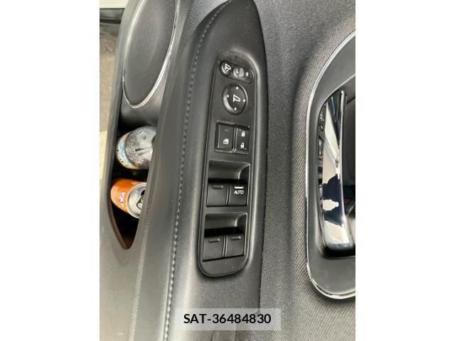 Honda VEZEL 2018-07 8076047-12