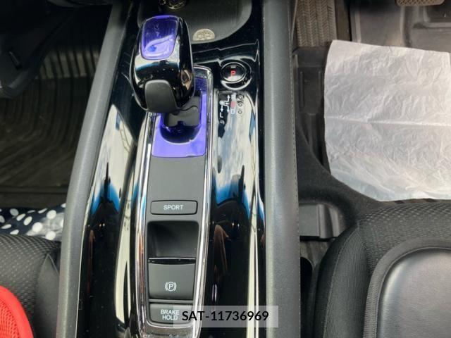 Honda VEZEL 2015-04 8102508-19